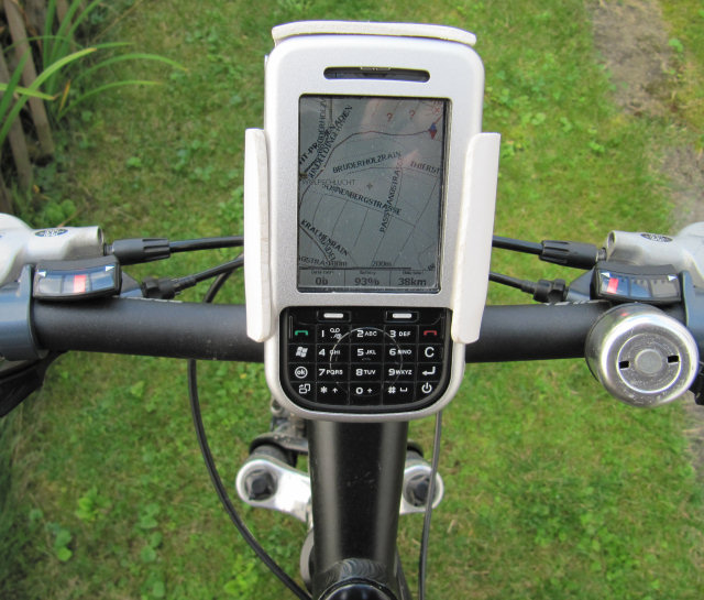 GPSVP oms ipaq on bike.jpg