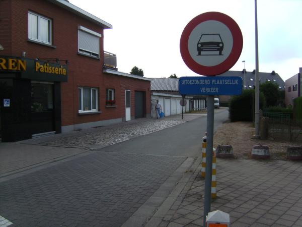 File:Belgium road nocars exceptdestinationtraffic.jpg