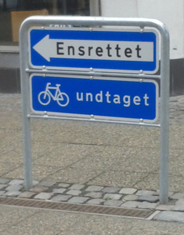 File:Cycleway-opposite-dk.jpg