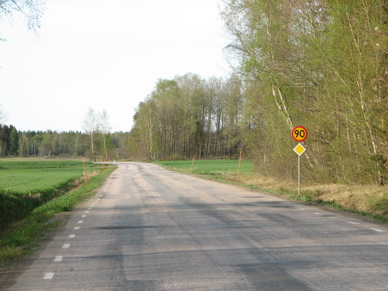 File:Road in Sweden at Vinkol.jpg