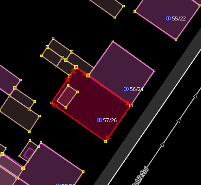 File:Zakreslene tvary budovy zasahuji do i mimo obrys z vrstvy RUIAN krok3.png