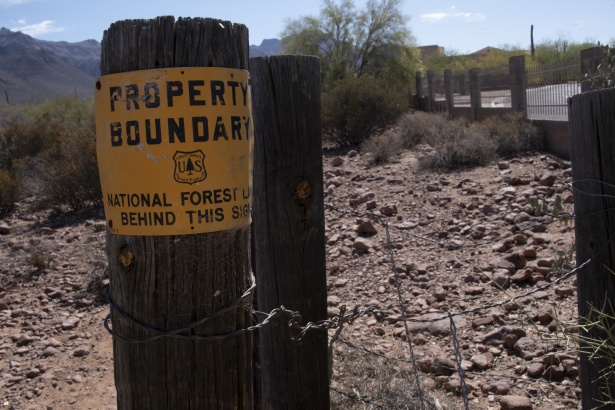 File:National Forest boundary sign.jpg