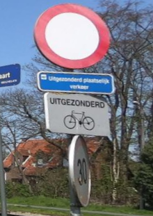 File:Belgium traffic sign C3 M2 max30 and Uitgezonder plaatselijk verkeer.png