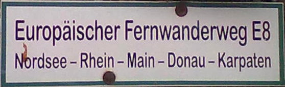 File:E8 Fernwanderweg sign.jpg