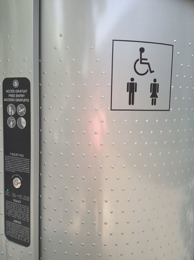 File:Toilettes handicape s .jpg