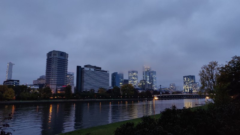 Frankfurt im Nieselregen