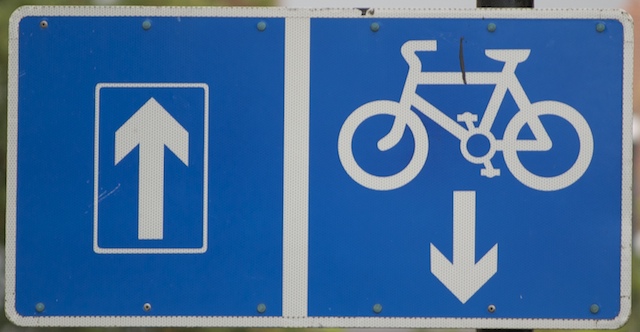 File:UK cycleway opposite lane.jpg