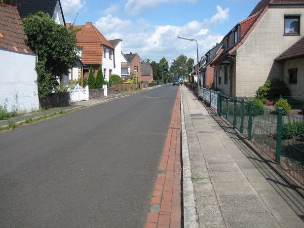 File:Bremen residential street without cycleway 1.jpg