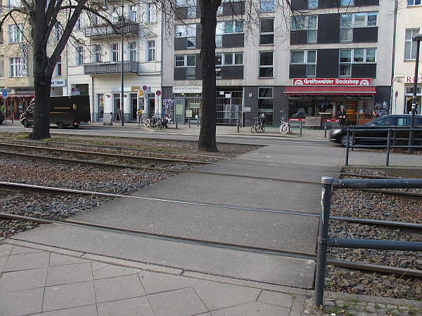 File:Example tram crossing.png