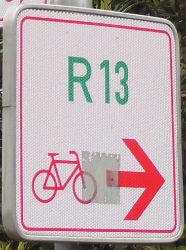 File:Routenabzweiger R13.jpg