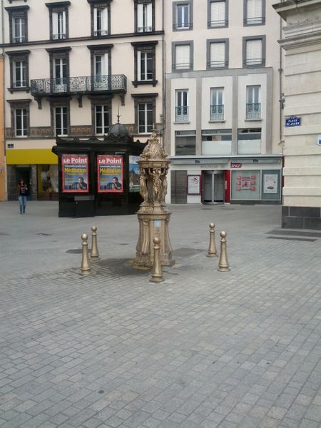 File:Fontaine Wallace Clermont-Ferrand.jpeg