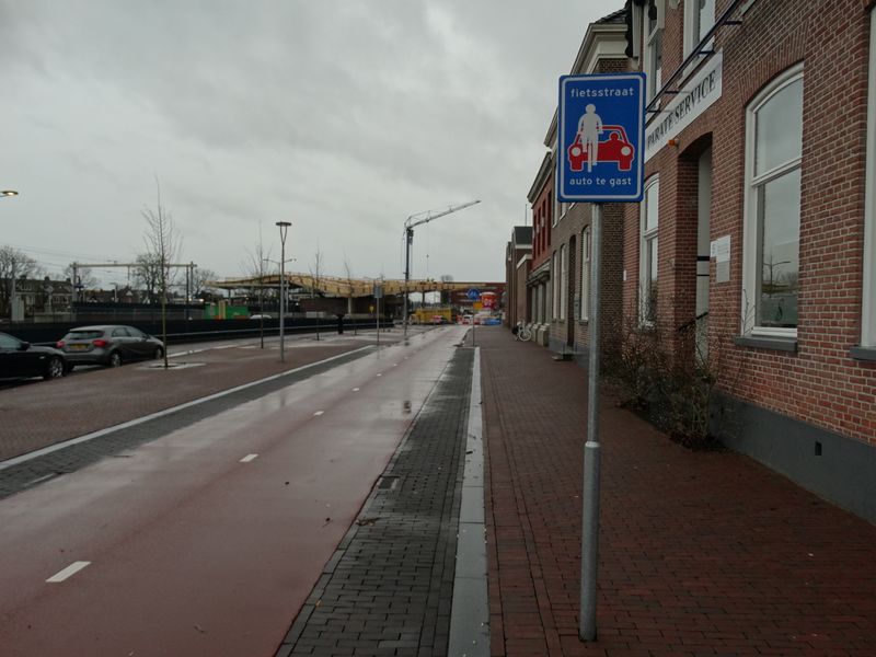 File:Fietsstraat Hendrik de Ruiterstraat, Assen.jpeg