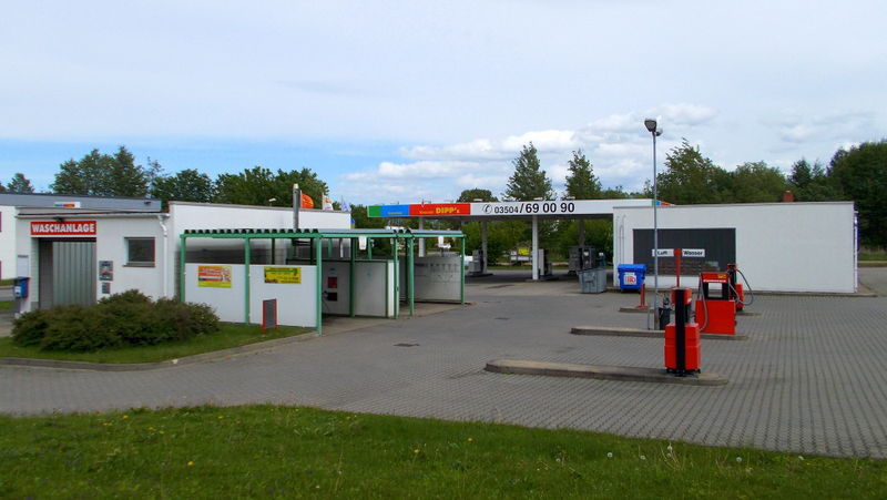 File:2014 Reinholdshain Tankstelle.jpg