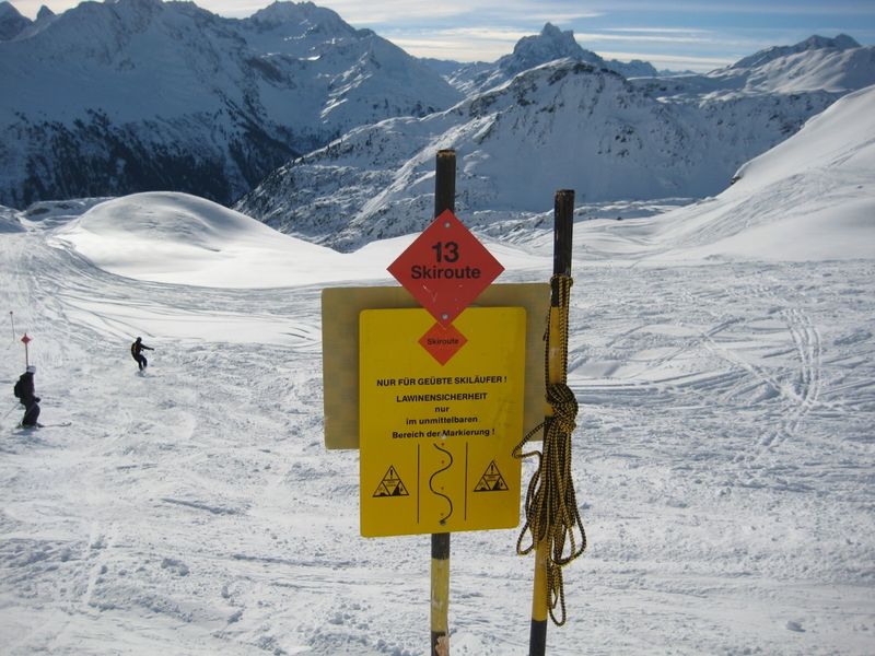 File:Skiroute warning austria.jpg