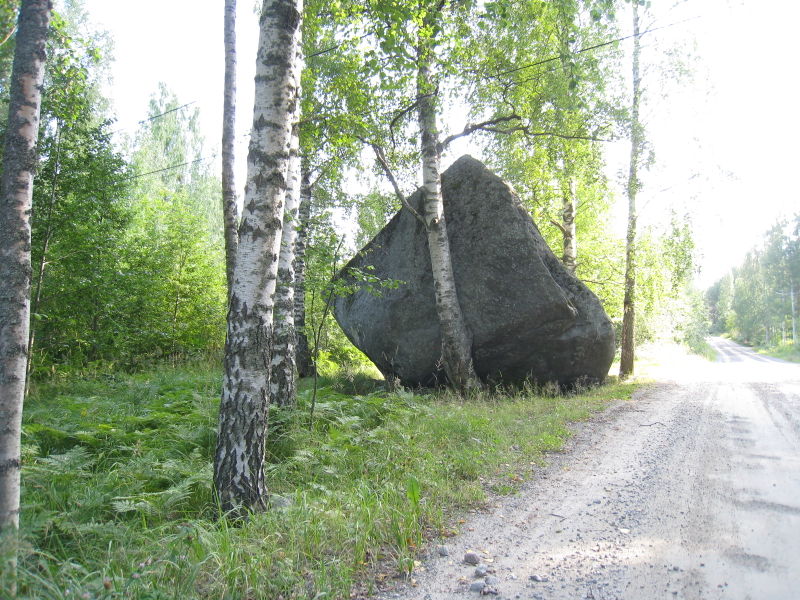 File:Big rock at saynatsalo.jpg