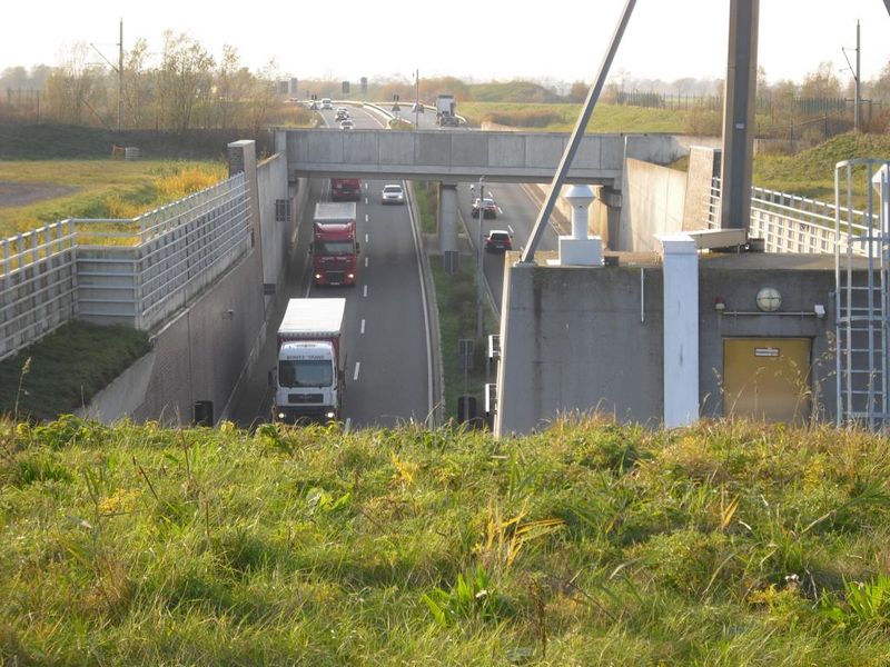 File:Rodenkirchen-Wesertunnel.JPG