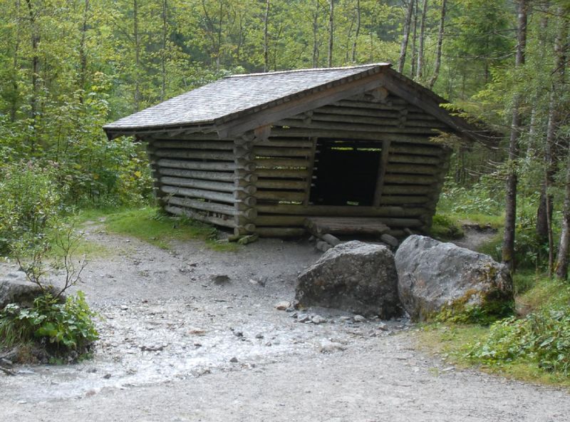 File:Schutzhütte Wimbachgries.jpg