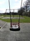 playground=swing baby=yes Обычные качели используются для безопасности малышей, не для поддержки спины.