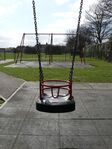 playground=swing baby=yes Обычные качели используются для безопасности малышей, не для поддержки спины.