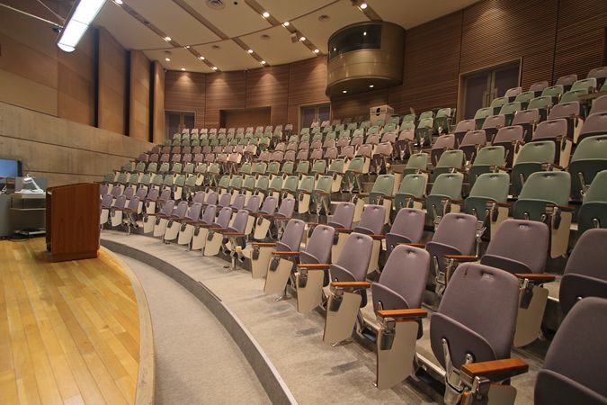 Lecture hall: capacity 240