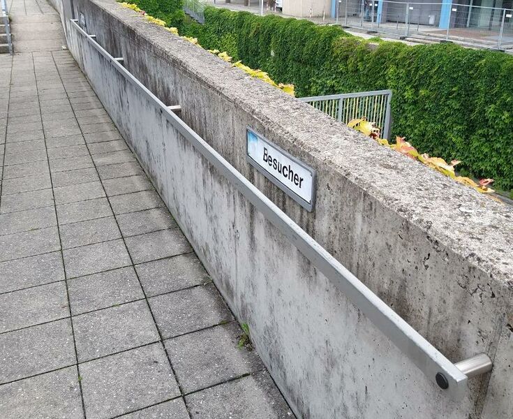 File:Bicycle parking crossbar example.jpg