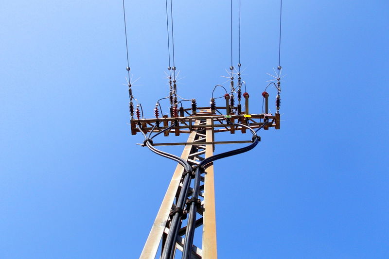 File:2014 Mast-Kabelübergang zweier 20-kV-Leitungen bei Obercarsdorf.jpg