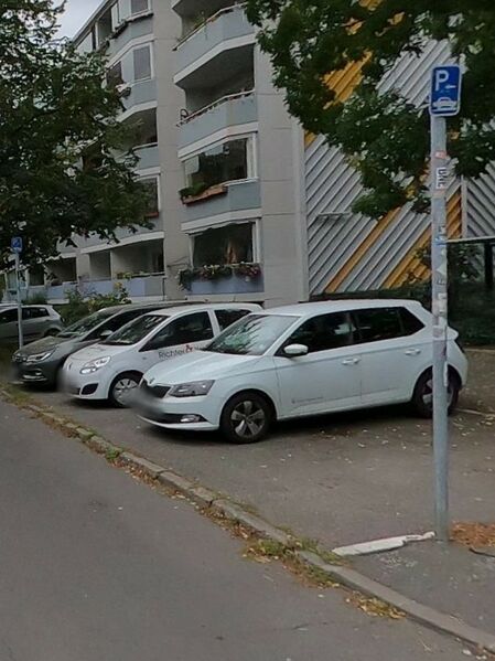 File:On kerb parking street-side area.jpg