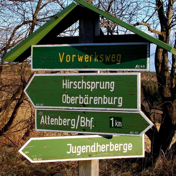 File:2014 Wanderwegweiser Altenberg Vorwerksweg.jpg