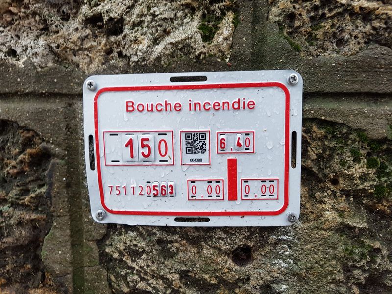 File:French Paris hydrant marker.jpeg