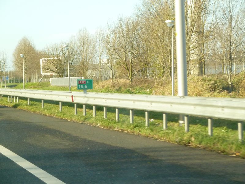 File:Hectometerpaal A12.jpg