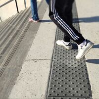 FR84087 tactile paving&steps 2023-03-05.jpg