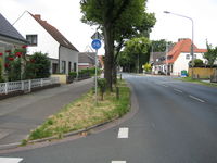 Bremen street with cycleway and sidewalk 1.jpg