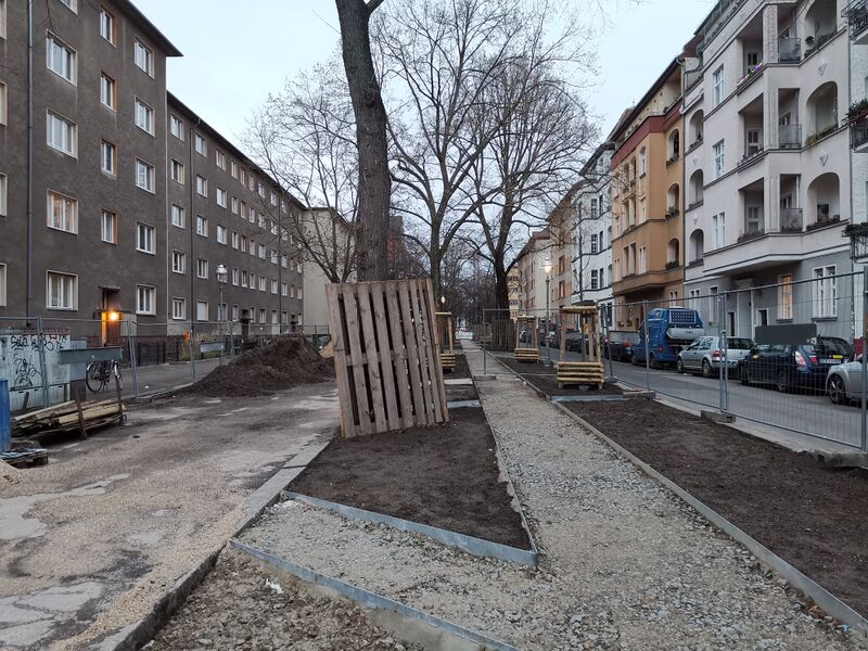 File:Umgestaltung Mittelpromenade Bouchéstraße Neukölln.jpg