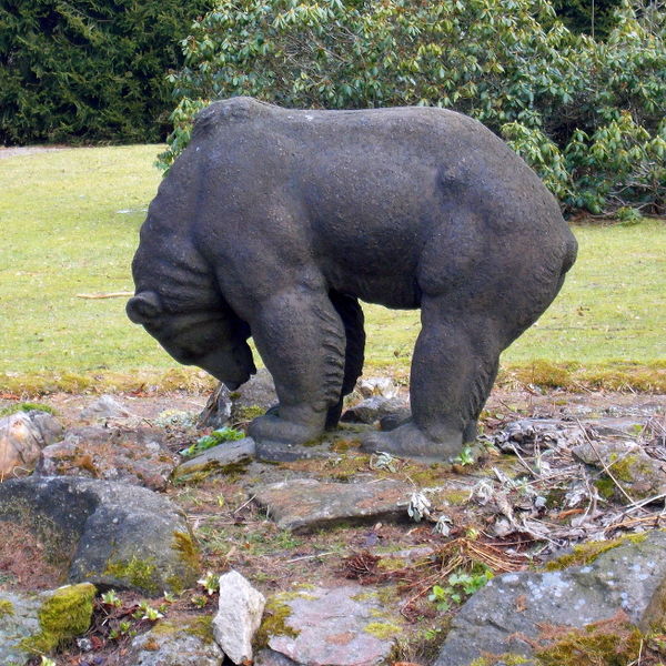File:2015 Bärenfels Skulptur Bär Namensgeber.jpg
