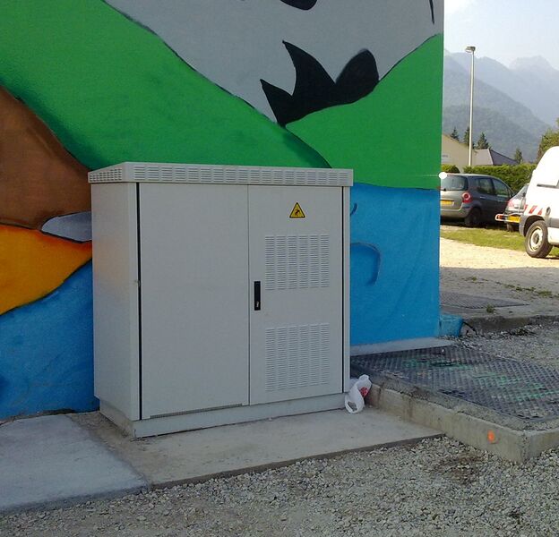 File:French outdoor dslam cabinet.jpg