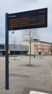 Dynamische Fahrplananzeige am TU Chemnitz Campus.jpg