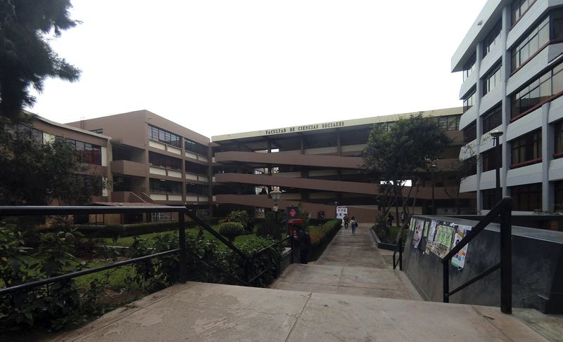 File:Entrance of the Faculty of Social Sciences of the UNMSM.jpg
