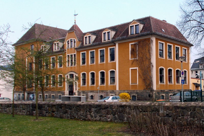 File:2014 Schule in Hainsberg.jpg