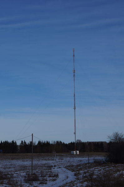 File:Mobile communications mast.JPG