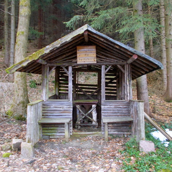 File:2015 Bärenfels Wanderhütte am Spitzberg.jpg