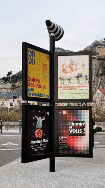 File:Grenoble - nouveau panneau d'affichage municipal.jpg