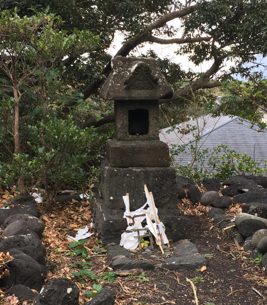 File:Shinto wayside shrine.png