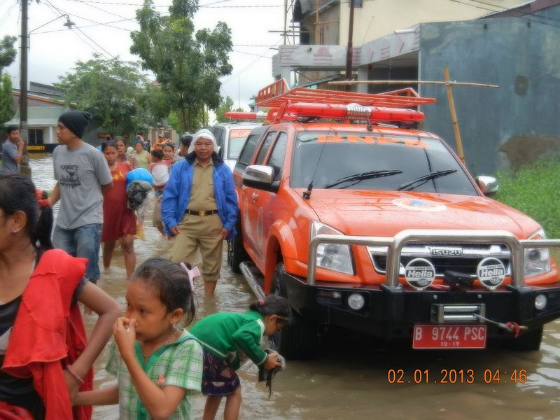 File:Email 4 - Abdul Azis Ramadhani - evakuasi banjir kec. Manggala kota amakssar 3.JPG