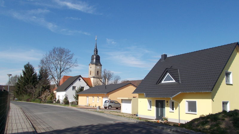 File:2014 Janishausen Dorfblick mit Kirche.jpg