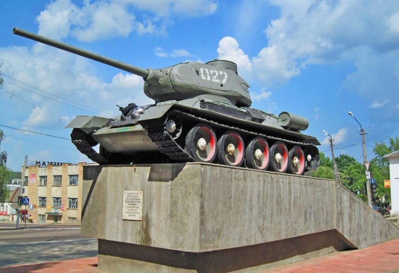 File:Tank monument.jpeg