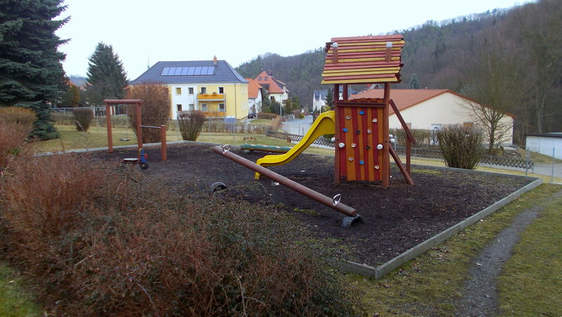 File:2014 Spielplatz Hainsberg Coßmannsdorf.jpg