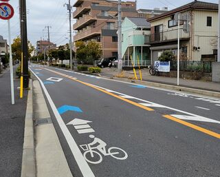 Bicycle pictogram on Niihama dori Myoden Ichikawa Japan.jpg