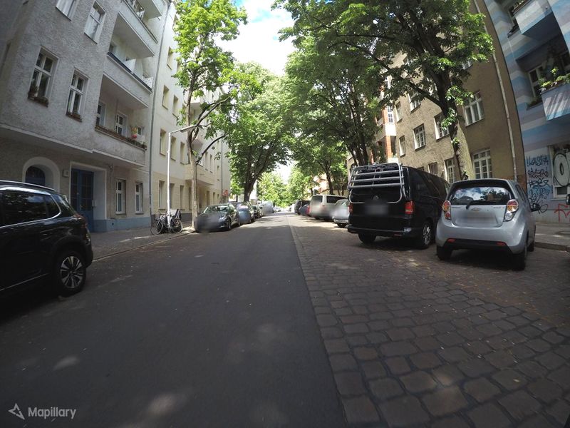 File:Randseitige Asphaltierung Innstraße (Mapillary- kartonage).jpg