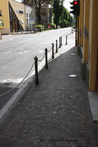 Sidewalk chain.jpg