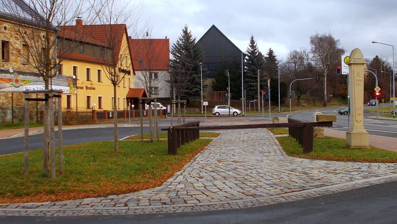 File:2014 Grumbach Nachbau historische Geleitstelle.jpg